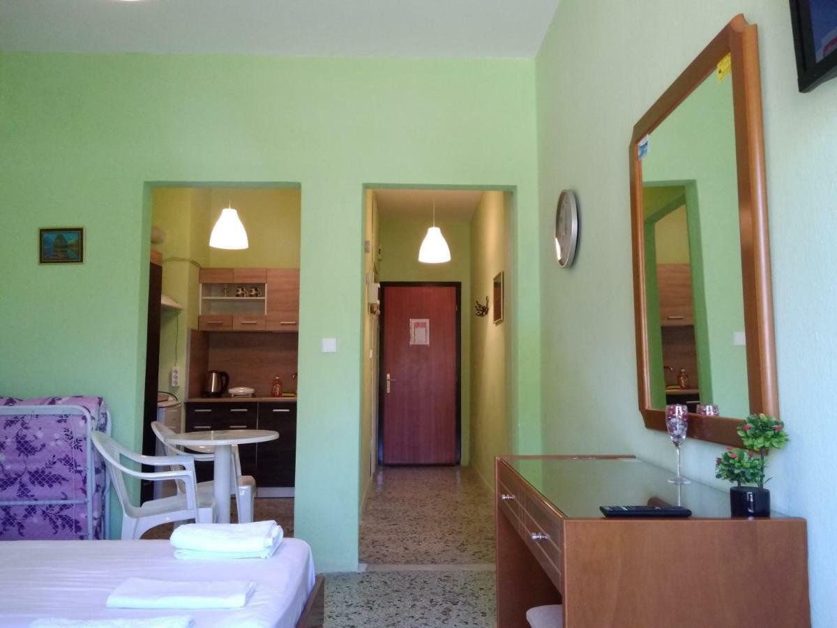 Rooms To Let Giannis Makrygialos Exterior foto